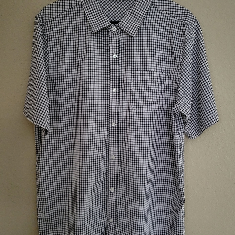 Travis Mathew Men's XL button down short sleeve plaid shirt